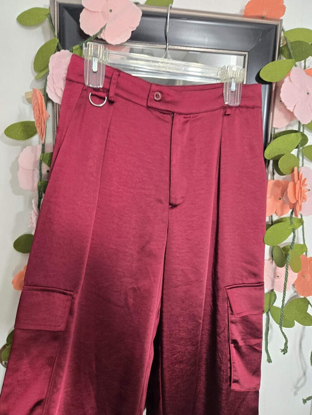 LNA Clothing lou silky cargo pant in lambrusco Like New Size Small - Picture 4 of 15